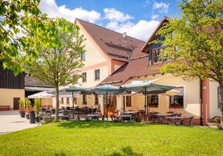 Biergarten im Landgasthaus Schmidt in Aichazandt